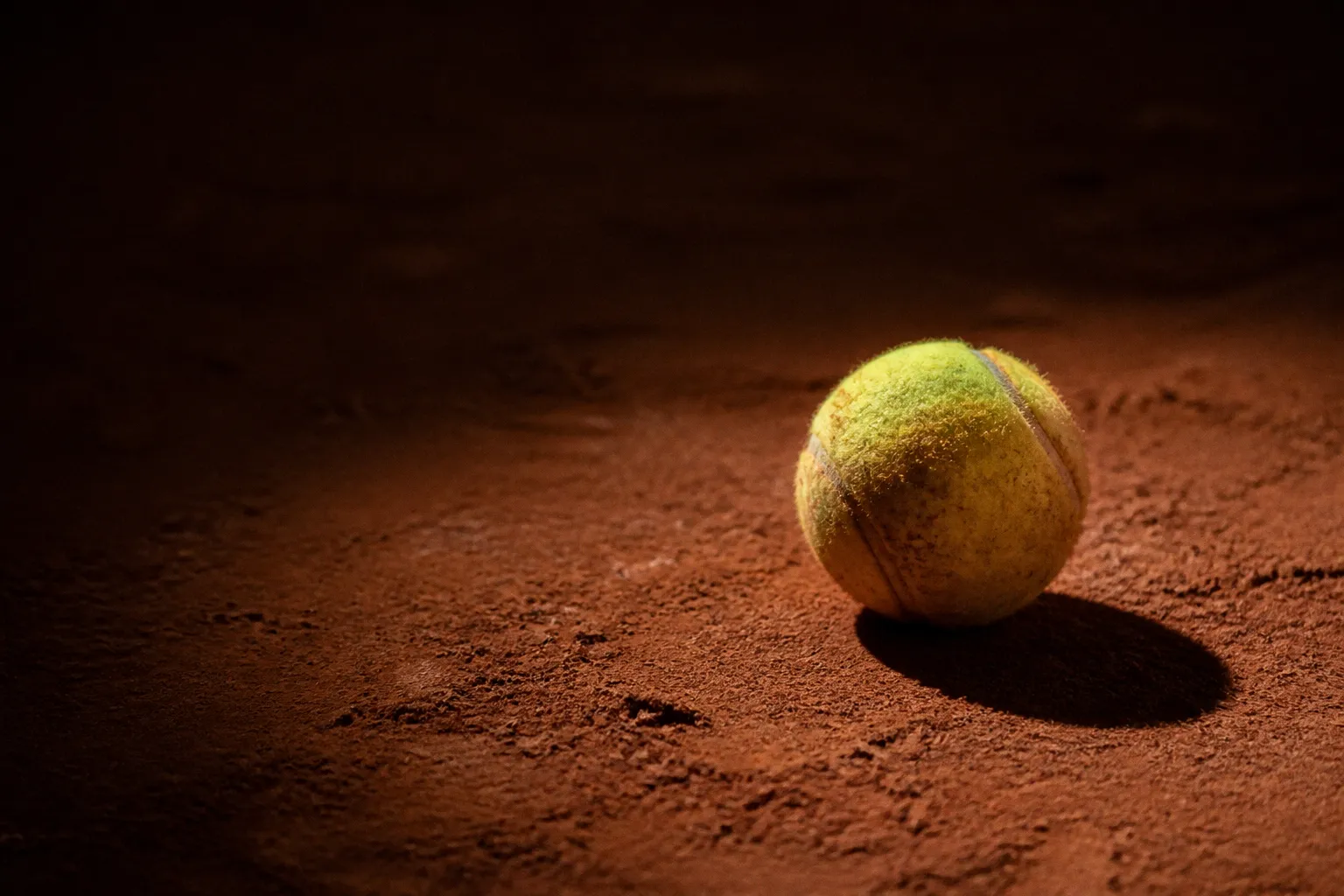 Roland Garros Night Sessions: Modern Spectacle or Clay Tradition?