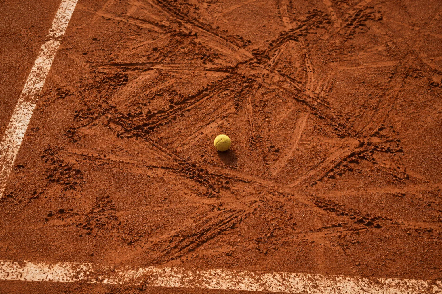 Unforced error clusters: The hidden math of match collapses