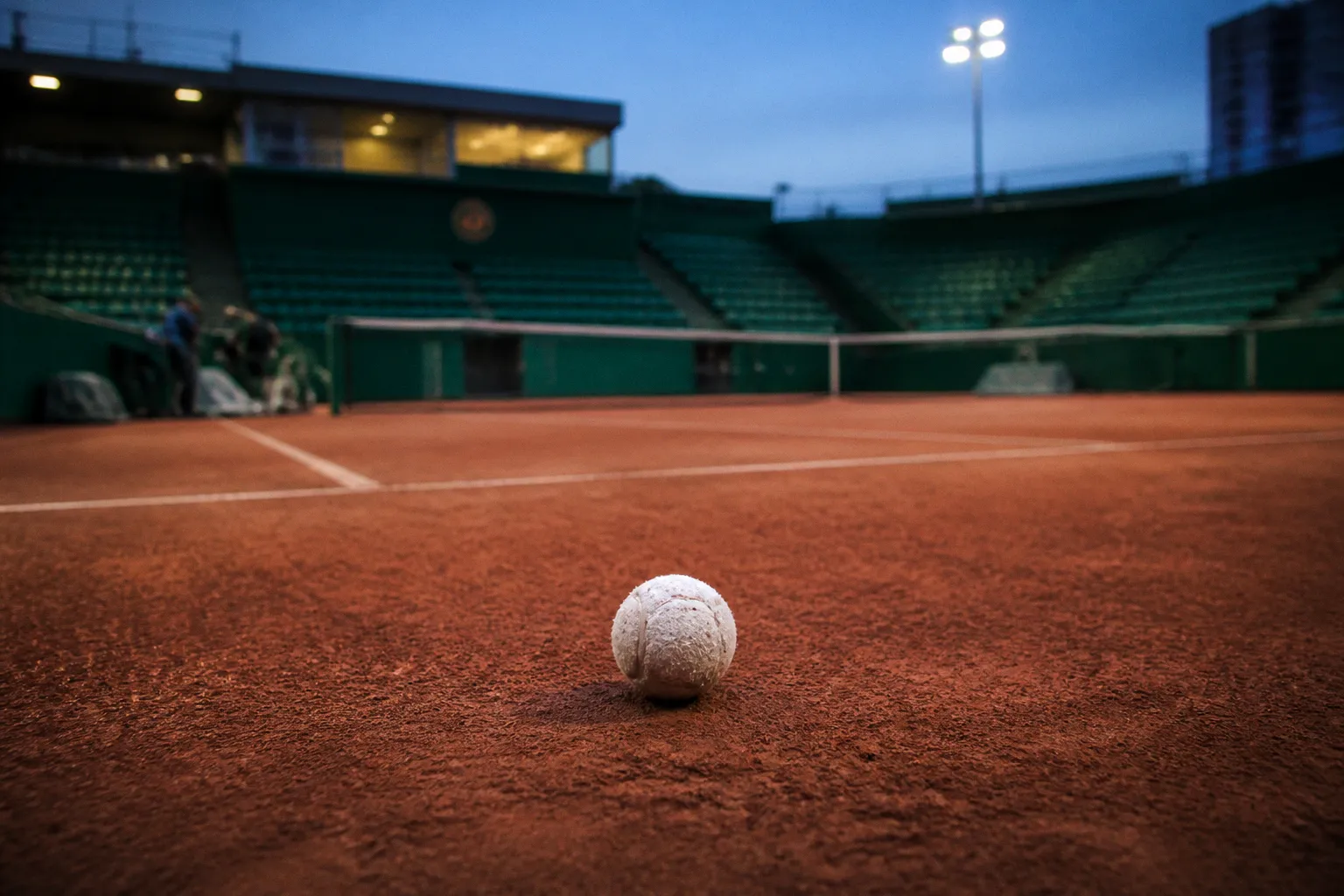 White tennis balls: the visual history of a forgotten era
