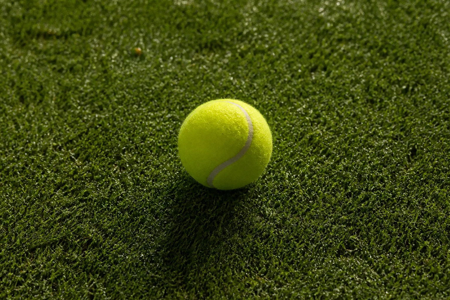 Wimbledon under the roof: how indoor grass alters play